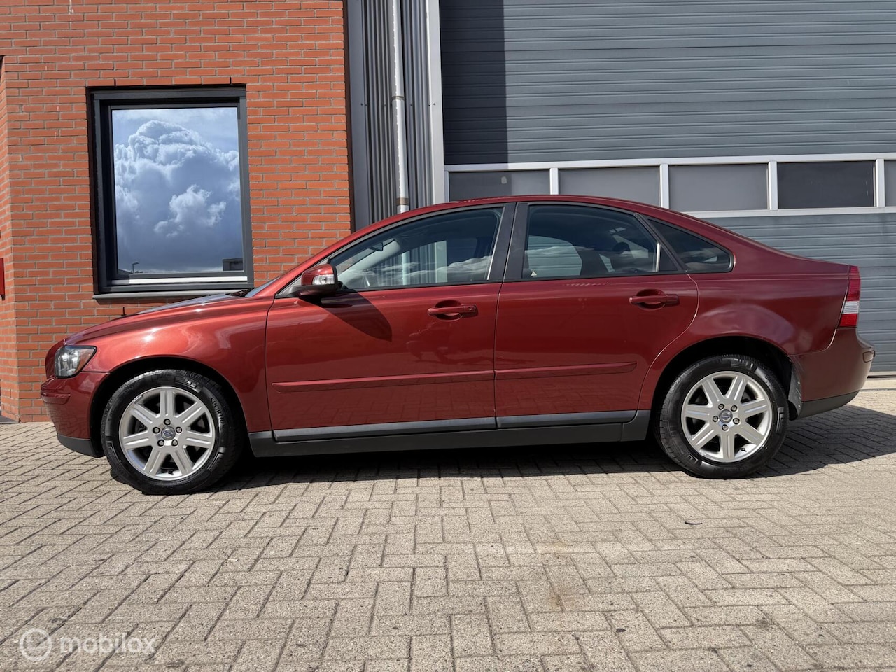 Volvo S40 - 2.4i 170pk Aut. Summum - xenon - leder - AutoWereld.nl