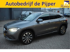 Mercedes-Benz GLA-Klasse - 200 AMG Line , PARKEER CAMERA , TREKHAAK, BOEKJES, NAP EN ONDERHOUDSHISTORIE