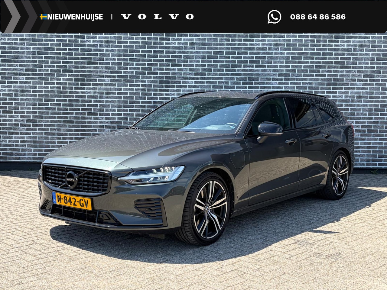 Volvo V60 - 2.0 T8 Recharge AWD R-Design | Plug-in Hybrid (PHEV) | Trekhaak | Panoramadak | Harman Kar - AutoWereld.nl