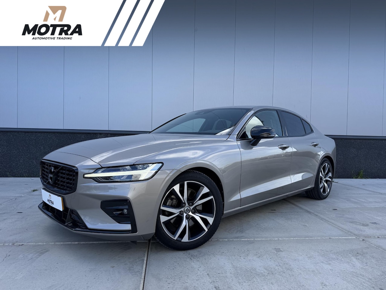 Volvo S60 - 2.0 B4 R-Design | Pilot Assist | Memory | Stoelverwarming | Stuurverwarming | BLIS - AutoWereld.nl