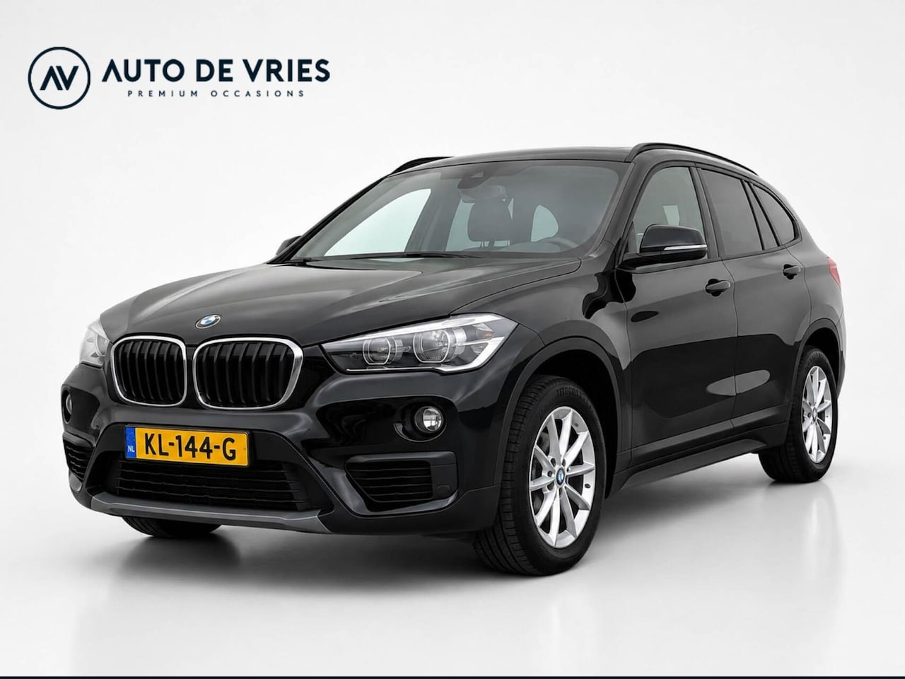 BMW X1 - sDrive18i Automaat Centennial Executive | Navigatie | Full LED | Stoelverwarming - AutoWereld.nl