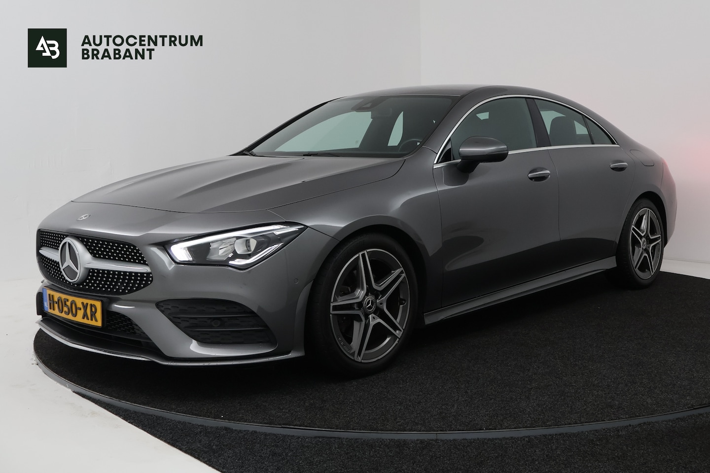 Mercedes-Benz CLA-Klasse - 180 Business Solution AMG (SFEERVERLICHTING, CAMERA, STOELVERWARMING, NAVIGATIE) - AutoWereld.nl