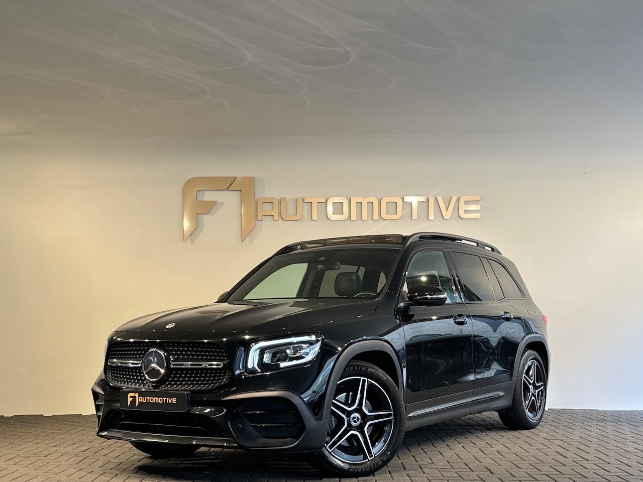 Mercedes-Benz GLB - 200 AMG Pano|Carbon|Dodehoek|Stoelverwarming|Sfeer|Camera - AutoWereld.nl