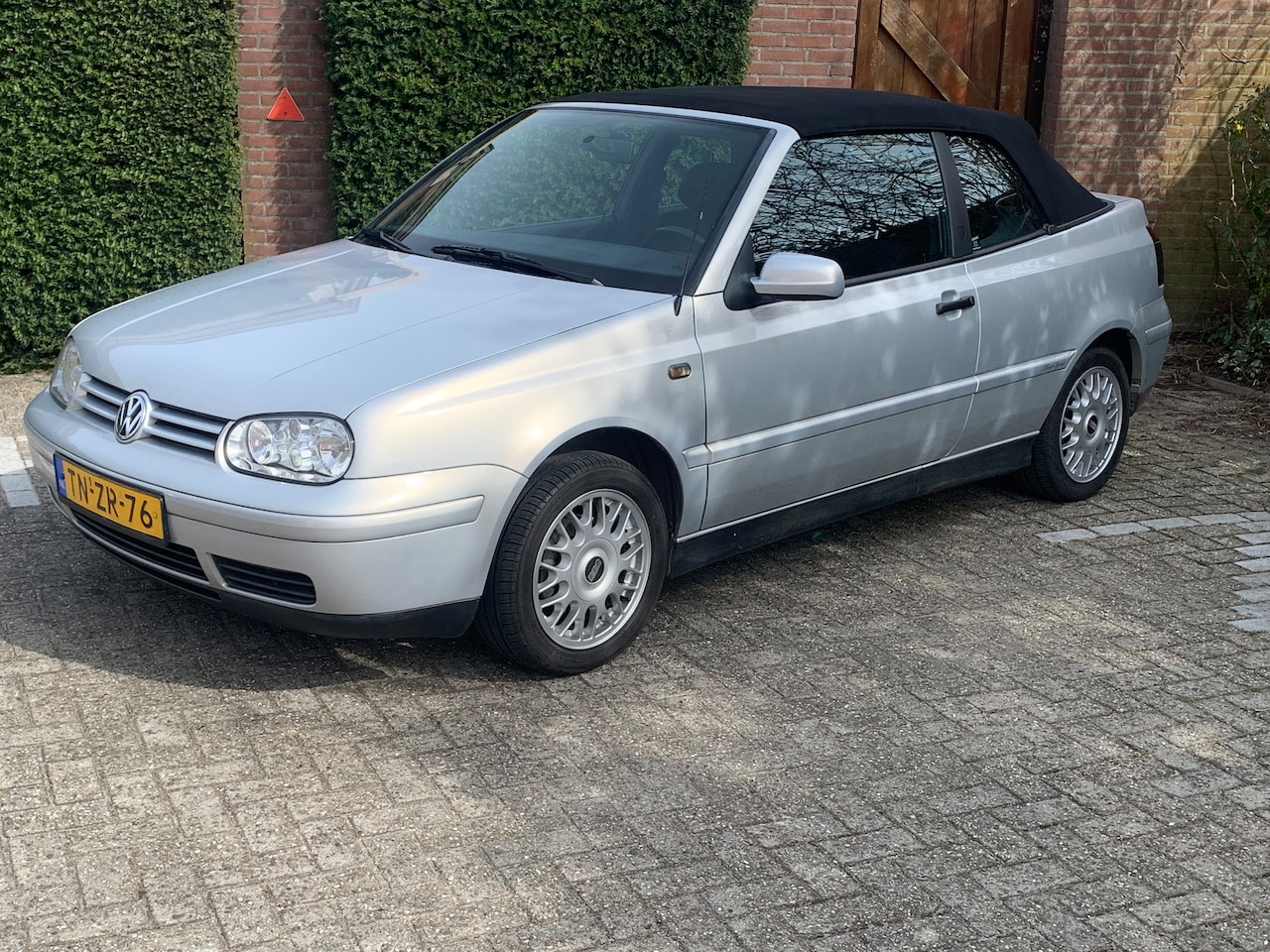 Volkswagen Golf Cabriolet - 1.8 Highline Unieke VW Golf Cabriolet Highline Auto 1998 met slechts 93.228 km gereden! - AutoWereld.nl