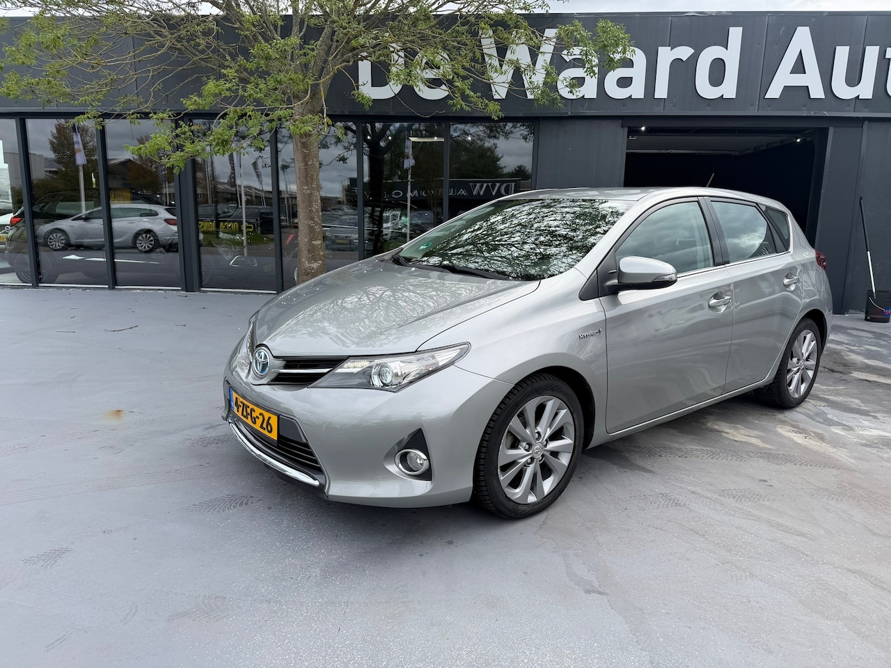 Toyota Auris - 1.8 Hybrid Lease/hybride/automaat/airco/cruise/camera/navi/LM velgen/12 maanden garantie - AutoWereld.nl