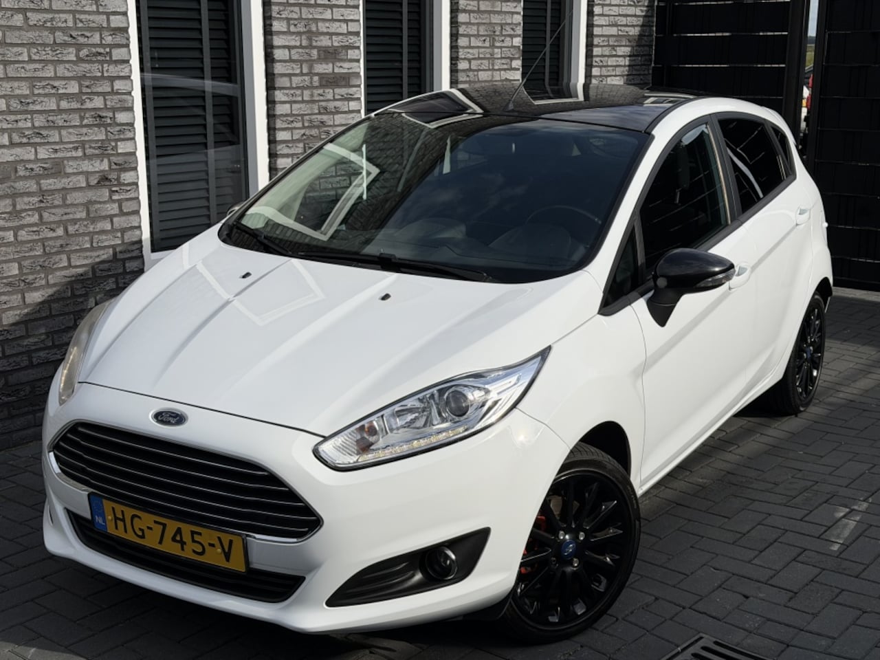 Ford Fiesta - 1.0 White Edition| AIRCO| LM| NAP| NIEUWE RIEM| LED - AutoWereld.nl
