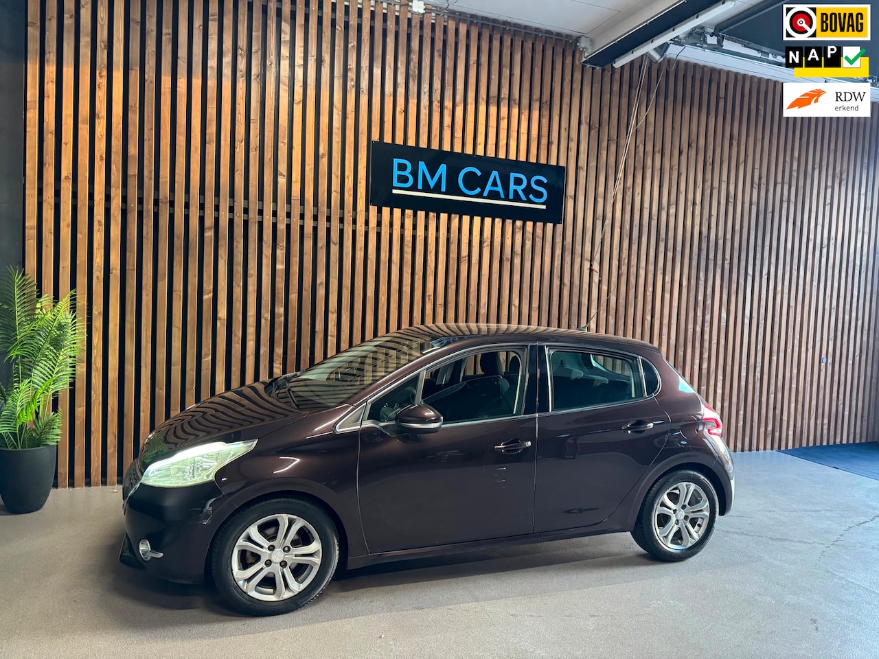 Peugeot 208 - 1.2 VTi Allure Airco, Navigatie,Led - AutoWereld.nl