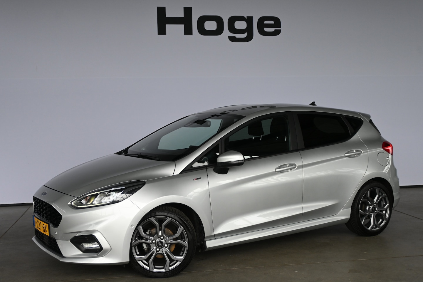 Ford Fiesta - 1.0 EcoBoost Hybrid ST-Line Adaptieve Cruise Clima Camera Lane Assist Led Inruil Mogelijk! - AutoWereld.nl