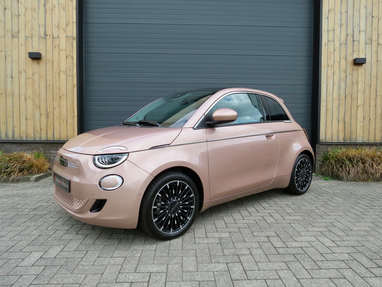 Fiat 500e - 3+1 La Prima By Bocelli 42 kWh *Pano *Carplay *Jbl - AutoWereld.nl