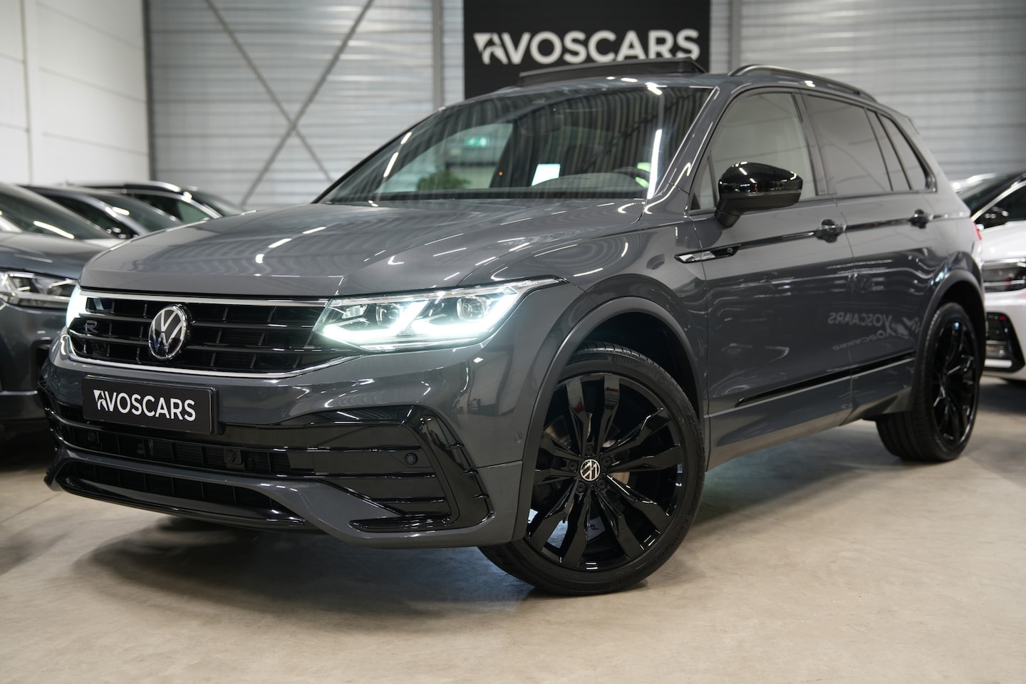 Volkswagen Tiguan - 1.5 TSI R-Line * Trekhaak - Pano - Camera - Black Style - ACC - Blind Spot - 20" - IQ Ligh - AutoWereld.nl