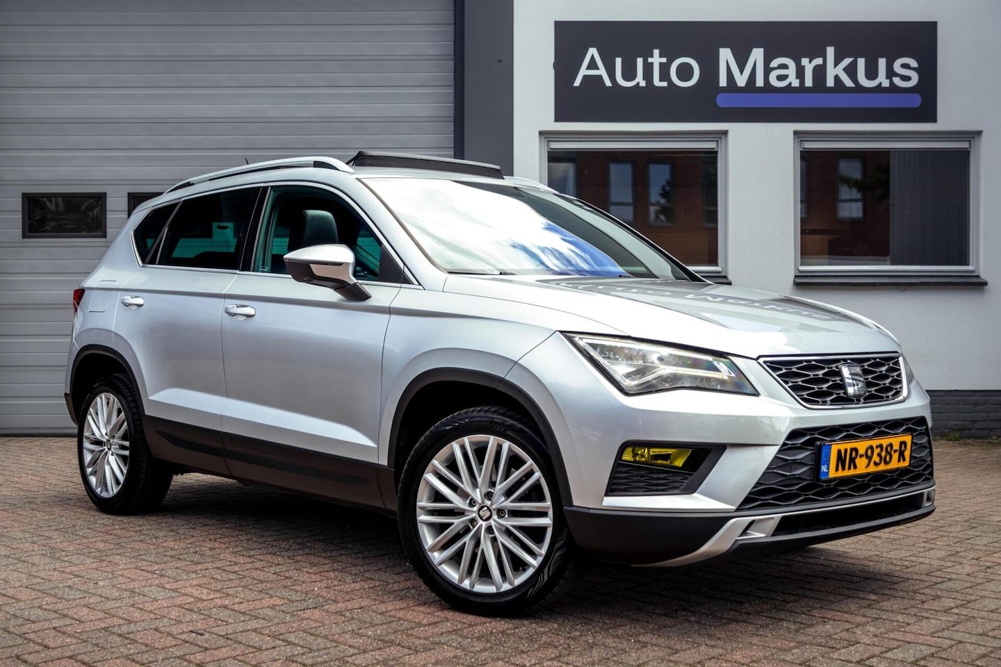 SEAT Ateca - 1.4 EcoTSI Xcellence|Pano|Keyless|Trekhaak|Camera|Seat Sound - AutoWereld.nl