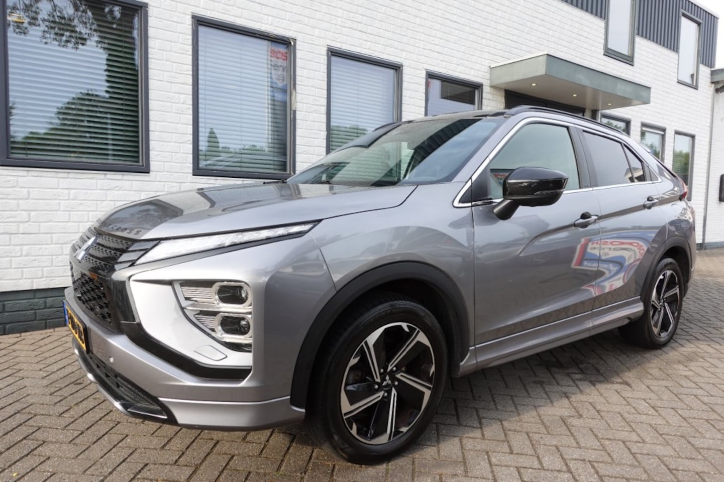 Mitsubishi Eclipse Cross - 2.4 PHEV INSTYLE Panorama Trekhaak - AutoWereld.nl
