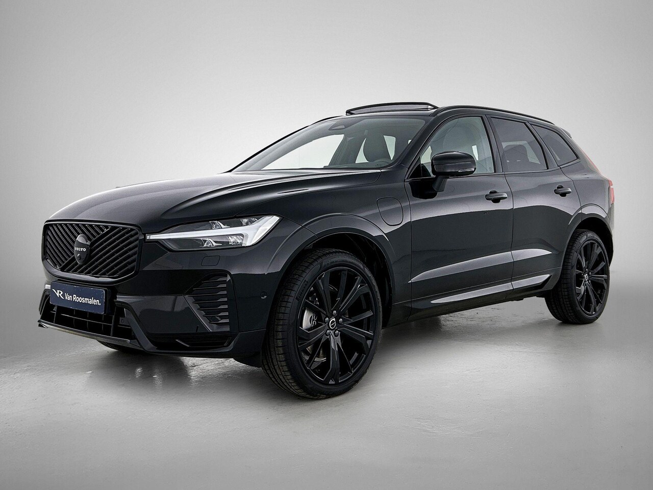 Volvo XC60 - 2.0 T8 Plug-in hybrid AWD Ultra Black Edition Pano | Trekhaak | Camera | Facelift | - AutoWereld.nl
