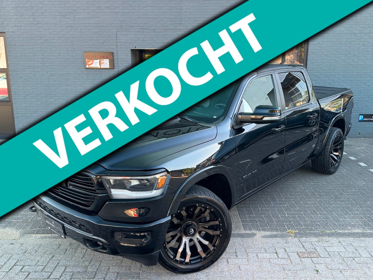 Dodge Ram 1500 - Laramie Night 5.7 V8 4x4 |Luchtvering|Pano|Uitlaatklep - AutoWereld.nl