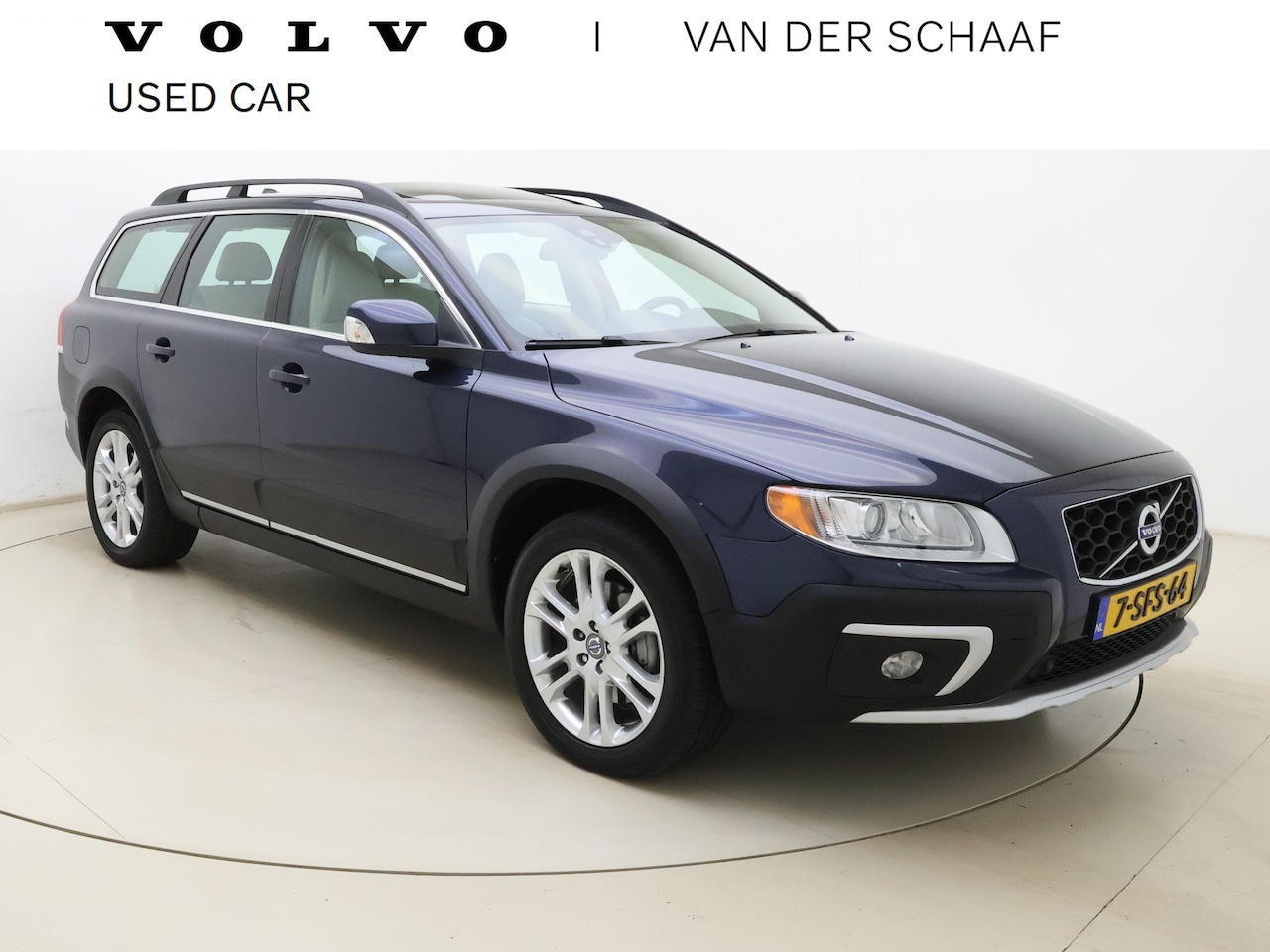 Volvo XC70 - 2.4 D5 AWD 215PK AUTOMAAT Nordic+ / 5 cilinder / NIVEAU REGELING  / Afn trekhaak / 18 inch - AutoWereld.nl