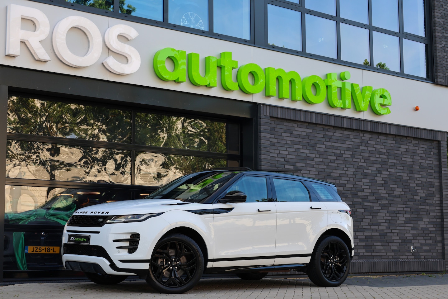 Land Rover Range Rover Evoque - 1.5 P300e AWD R-Dynamic SE | PANO | CAMERA | CARPLAY | ACC | ELEK KOFFERKLEP | ELEK STOELE - AutoWereld.nl