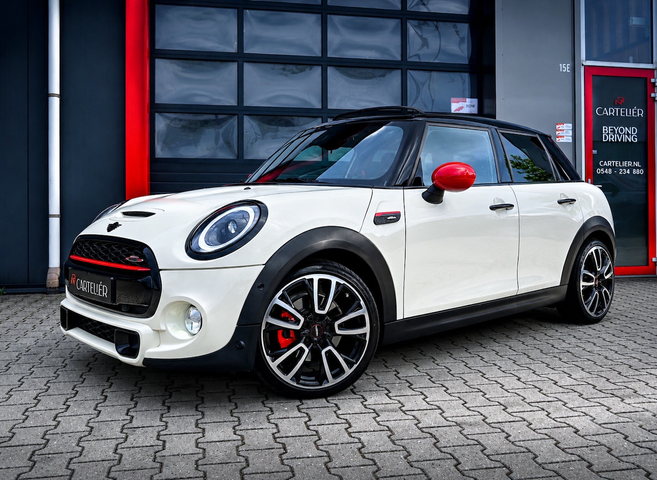 MINI Cooper S - Mini 2.0 John Cooper Works 211PK | Pano | Carplay | JCW Kit | PDC | Carplay | Stoelverwarm - AutoWereld.nl