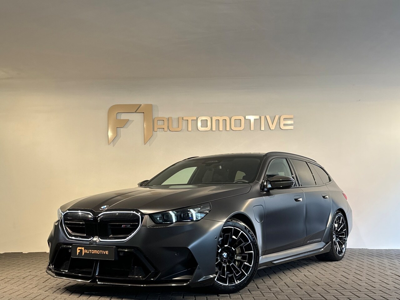 BMW 5-serie Touring - M5 BTW|Pano|Keramisch|Carbon|B&W|M Drive - AutoWereld.nl