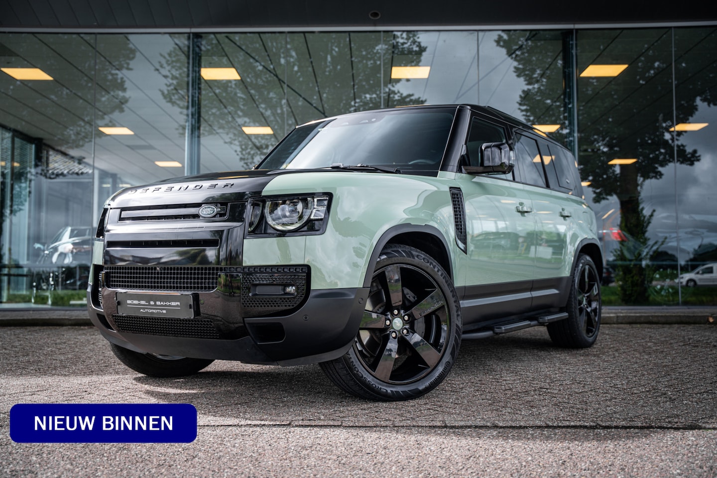 Land Rover Defender 110 - 2.0 P400e 110 X ** URBAN ** Panodak ** Cold Climate ** Trekhaak ** Treeplanken NP 126 K ** - AutoWereld.nl