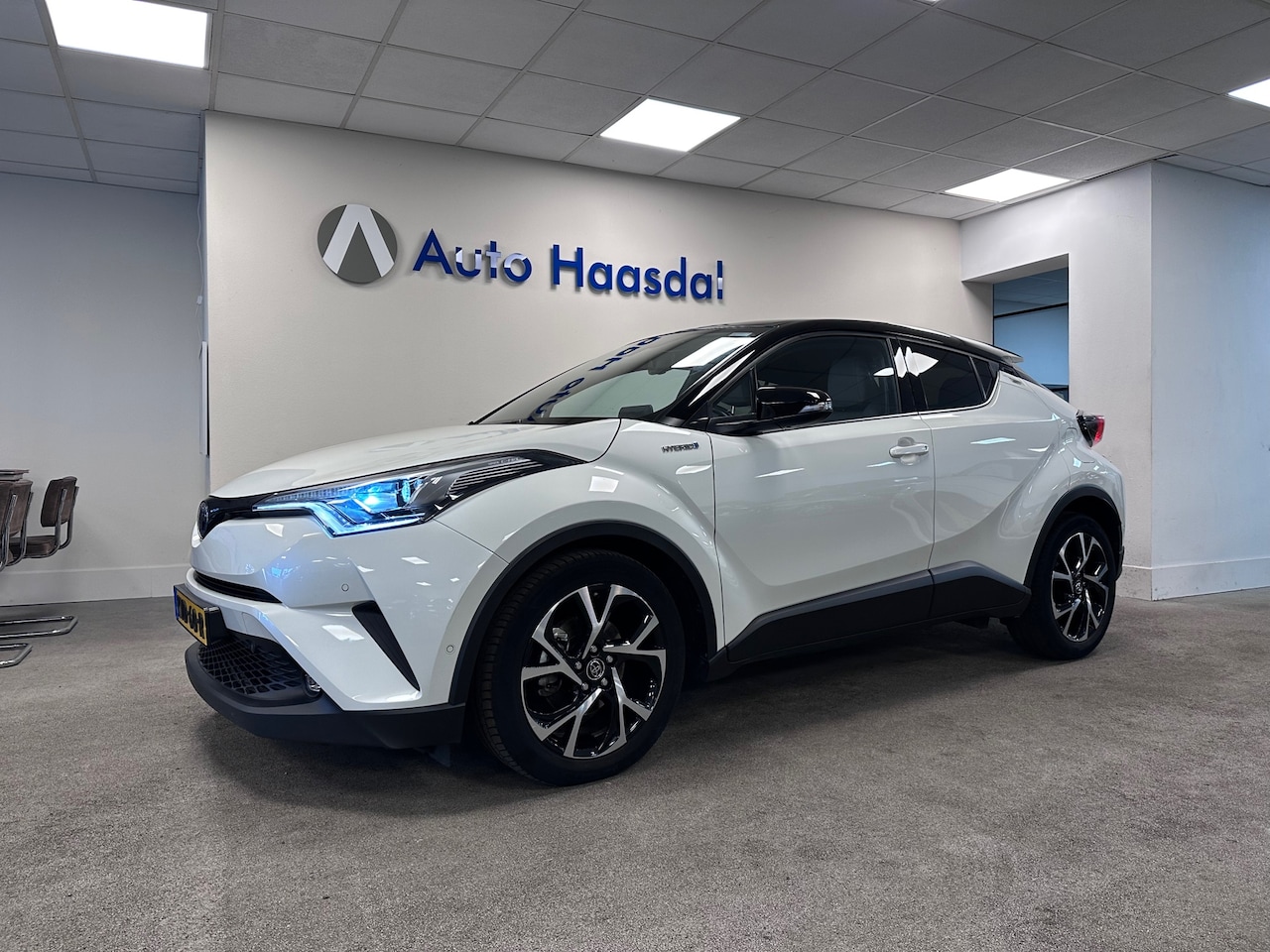 Toyota C-HR - 1.8 Hybrid EXECUTIVE|LEDER|1E EIGENAAR|FULL OPTIONS|BI-TONE - AutoWereld.nl