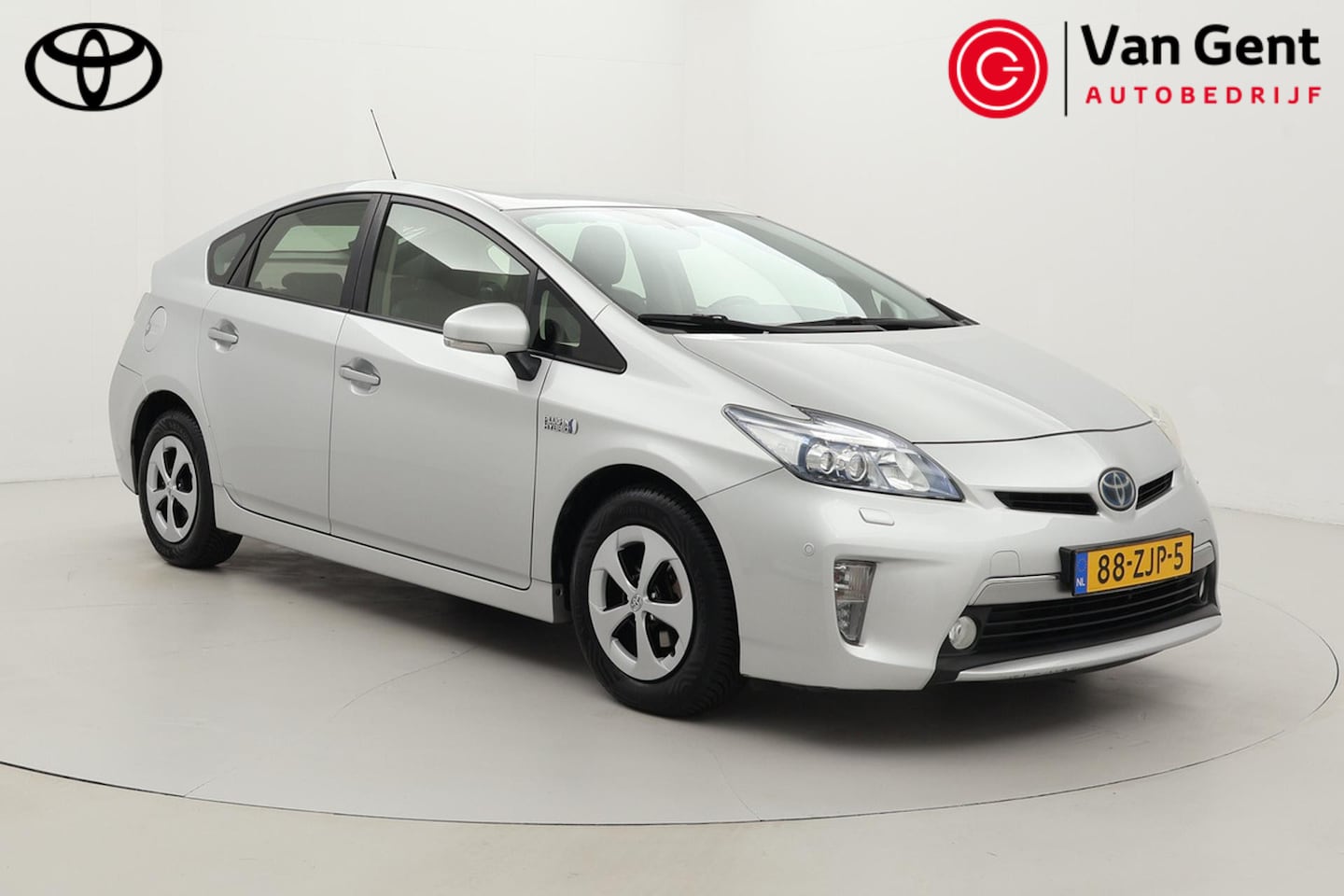 Toyota Prius - 1.8 Plug-in Executive Business | Leder | Stoelverwarming | LED | JBL | Head-up display | C - AutoWereld.nl