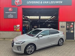 Hyundai IONIQ - 1.6 GDi PHEV Comfort Parkeersensoren achter/ Stoel en stuurverwarming/ Navigatie/ Camera/