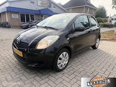 Toyota Yaris - 1.3 VVTi Sol airco Nieuw model