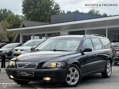 Volvo V70 - 2.4 |AUT|NWE DISTRIBUTIE+APK|LEDER|STOELVW|CRUISE|