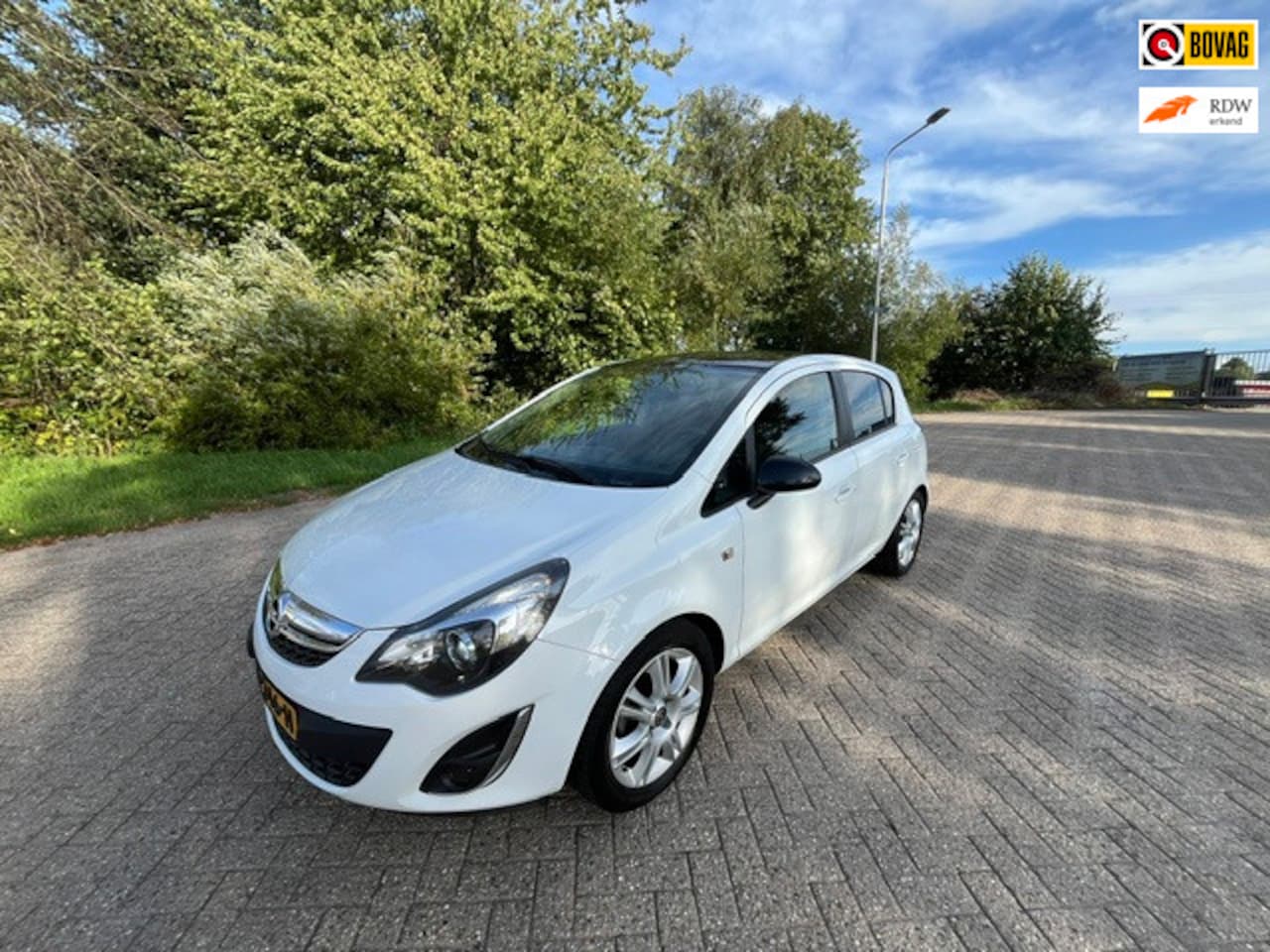 Opel Corsa - 1.4-16V Design Edition Navi Cruise Clima Pdc - AutoWereld.nl