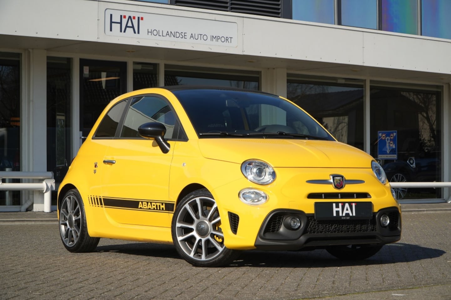 Abarth 595 - 595C 1.4 T-Jet I 165 Turismo 70th Anniversary - AutoWereld.nl