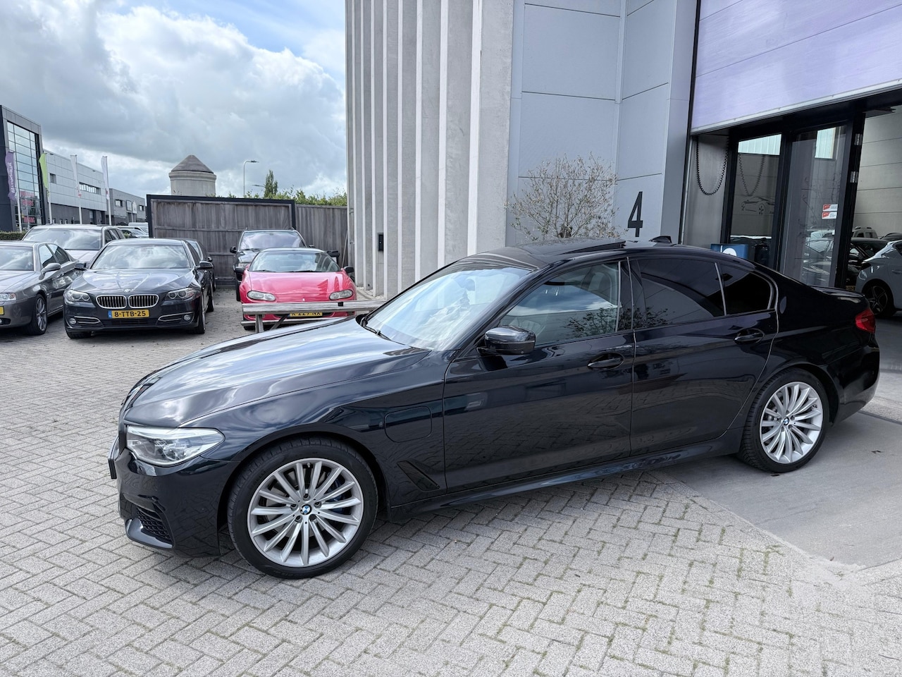 BMW 5-serie - 530e iPerformance M-Edition! VOL OPTIES! INRUIL MOGELIJK! - AutoWereld.nl