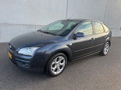 Ford Focus - 1.6-16V Ambiente