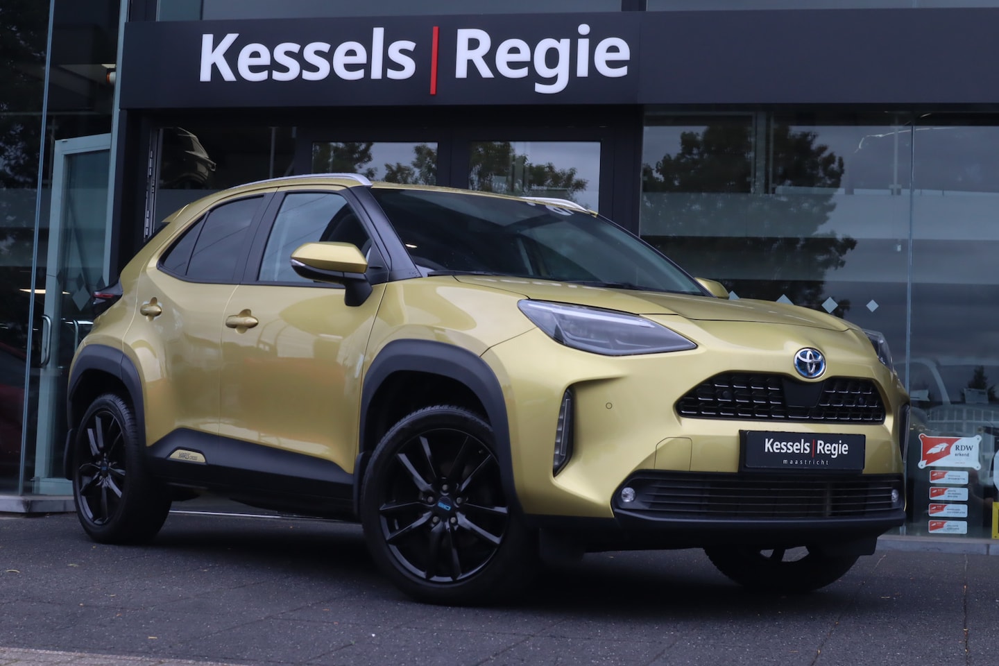 Toyota Yaris Cross - 1.5 Hybrid Executive | BLIS | Keyless | Camera | Stuur/Stoelverwarming | 18” | Navi | Sens - AutoWereld.nl