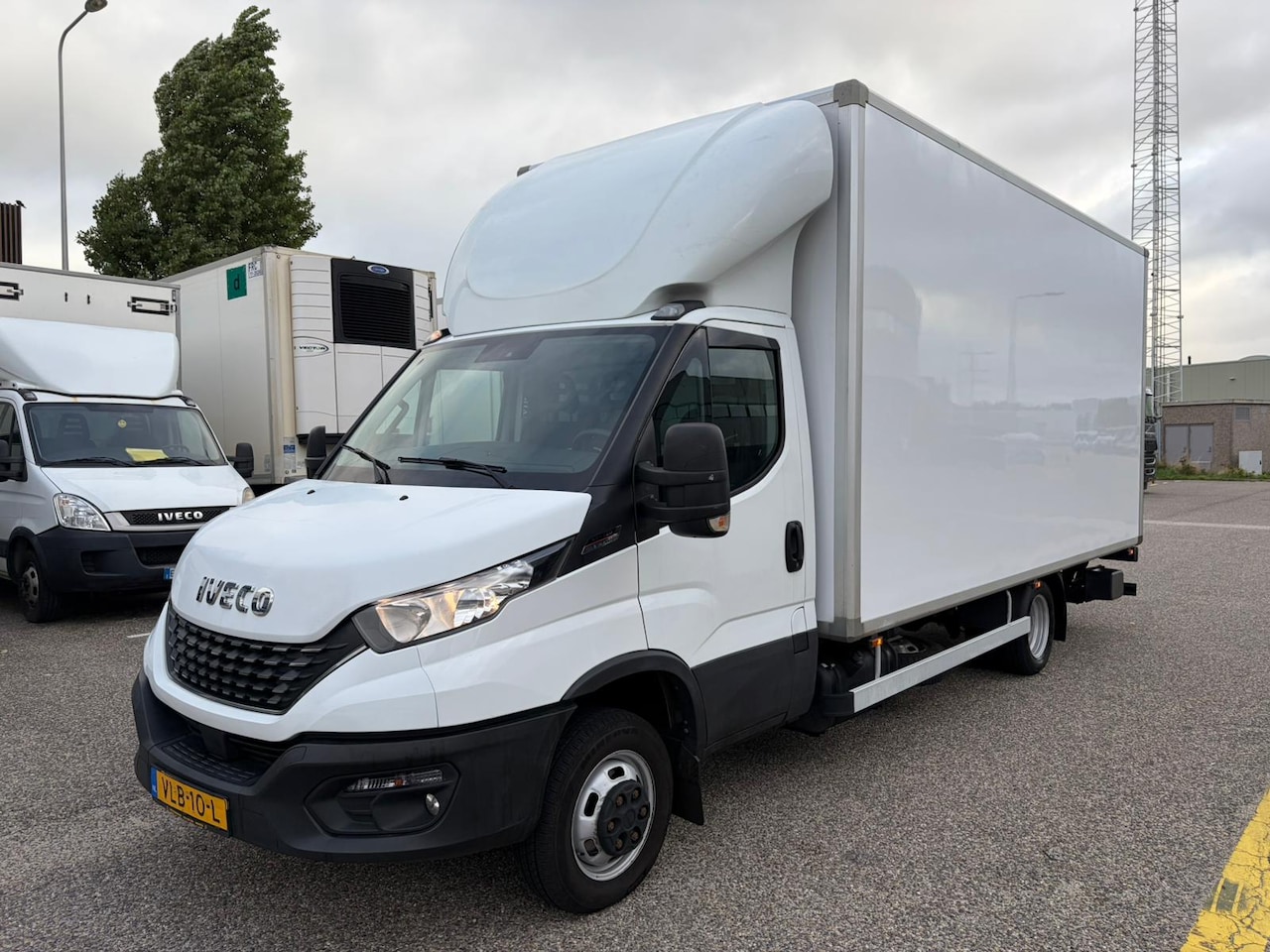 Iveco Daily - bakwagen laadklep zijdeur automaat airco 180pk let op bakmaten 510lang 210breed 234hoog (w - AutoWereld.nl