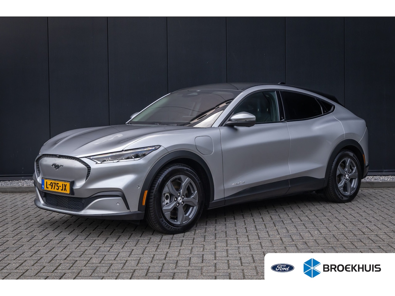 Ford Mustang Mach-E - RWD 75 kWh | 100% dealer o.h. | SOH 95% | Panoramadak | BTW auto | Leder | Elec. achterkle - AutoWereld.nl