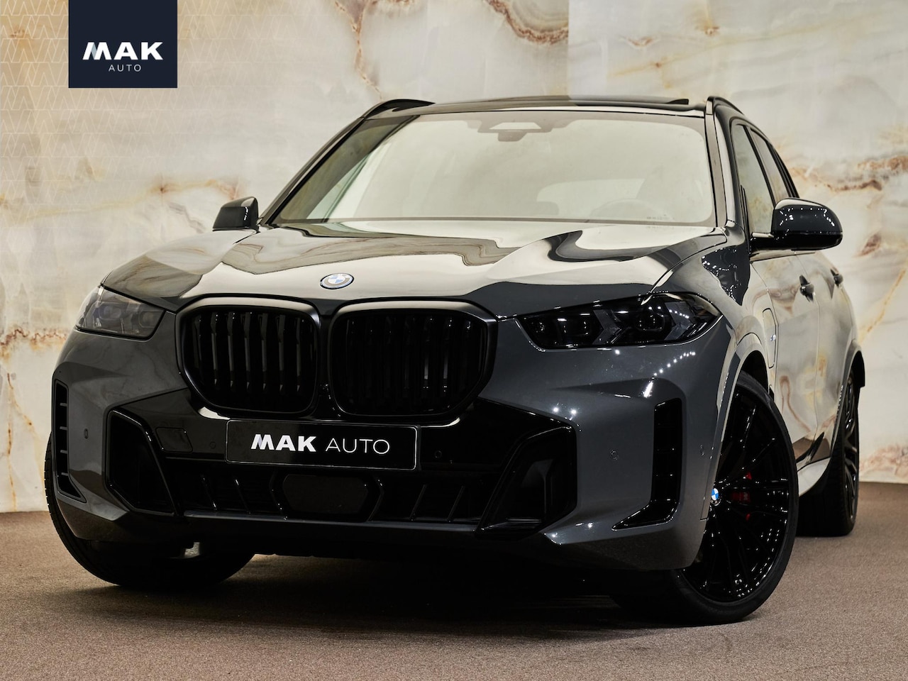 BMW X5 - xDrive50e M Sport Pro , Sonderlackierung, SkyLounge pano, 4W-best., B&W, massage, Luchtv., - AutoWereld.nl