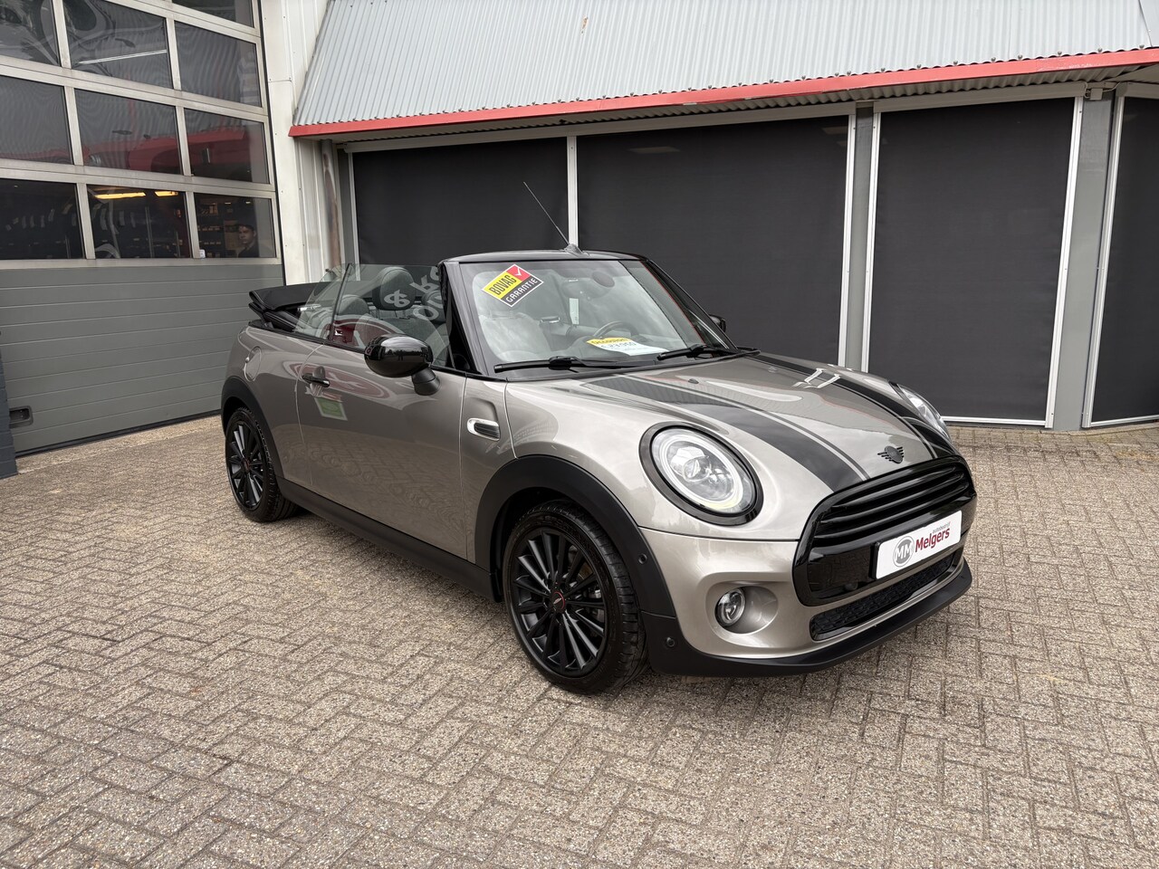 MINI Cabrio - 1.5 Cooper Pepper - AutoWereld.nl
