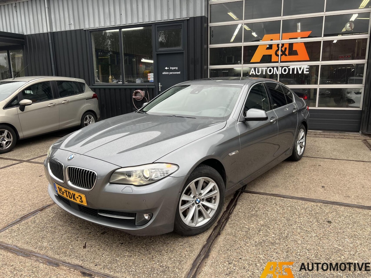 BMW 5-serie - 528i High Executive 2012 Grijs | Nieuwe APK ! | - AutoWereld.nl