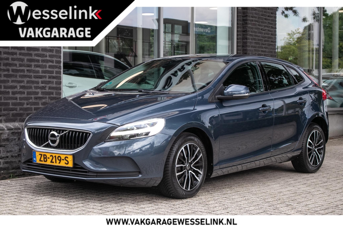 Volvo V40 - 1.5 T2 Polar+ | Goed onderhouden | Trekhaak | All Season banden | - AutoWereld.nl