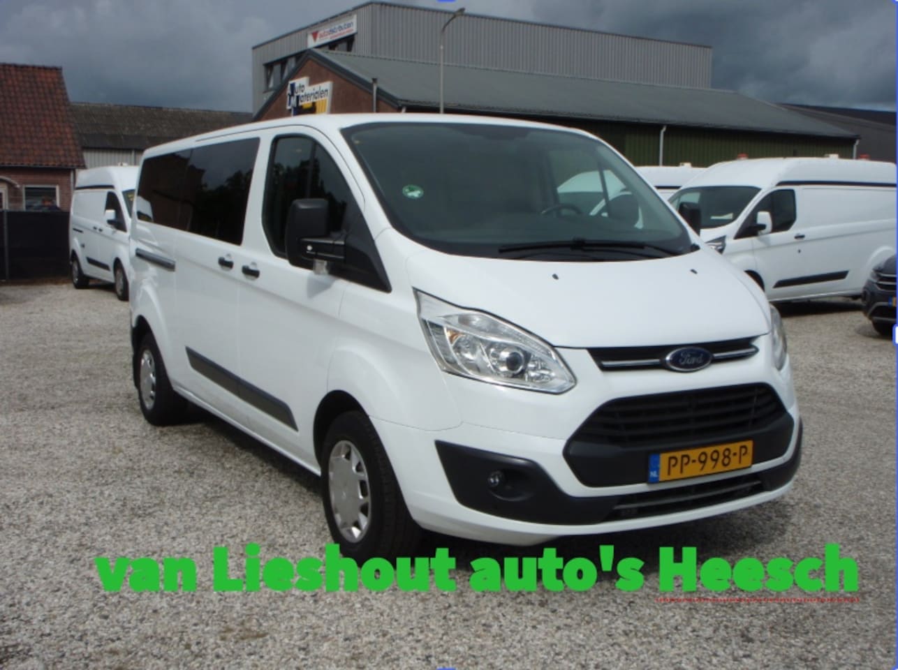 Ford Transit Custom - 9 persoons personenbus incl btw/Bpm L2H1 82884 km 2017 - AutoWereld.nl