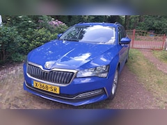 Skoda Superb Combi - 1.4 TSI iV Business Edition Met inklapbare trekhaak en winterbanden op lichtmetalen velg