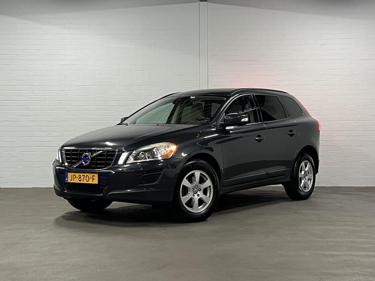 Volvo XC60 - 2.0 D3 Momentum *EXPORT * Trekhaak | Airco | Cruise control | Stoelverwarming - AutoWereld.nl
