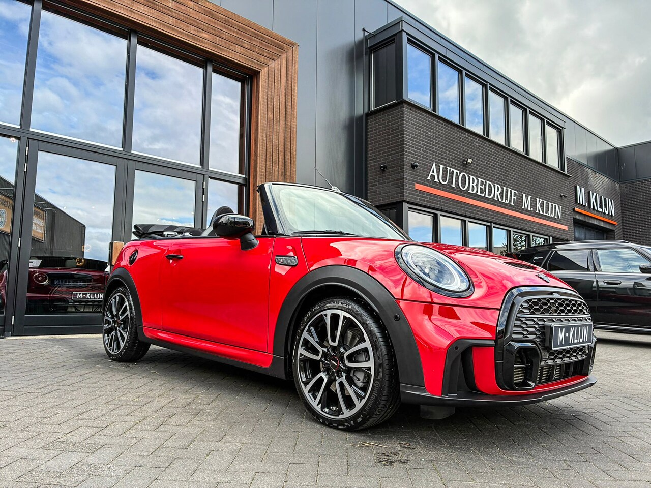 MINI Cabrio - 2.0 Cooper S John Cooper Works F1 aut/Camera/18"Jcw/Hk/Navi/Btw/Vol - AutoWereld.nl