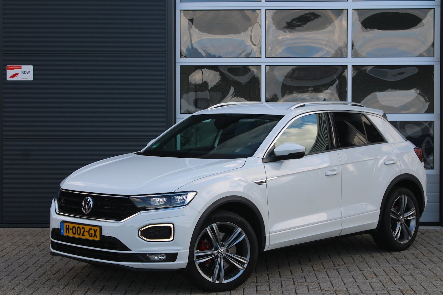Volkswagen T-Roc - 1.5 TSI R-Line Org. NL | Af. Trekhaak | Virtueel | ACC | Stoel/stuurverwarming - AutoWereld.nl