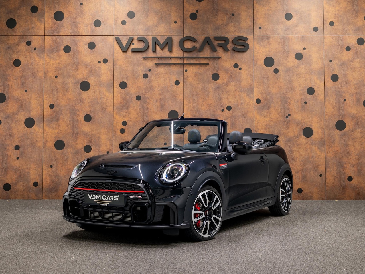 MINI Cabrio - 2.0 John Cooper Works Classic | Harman & Kardon | HUD | Achteruitrijcamera | ACC | Keyless - AutoWereld.nl