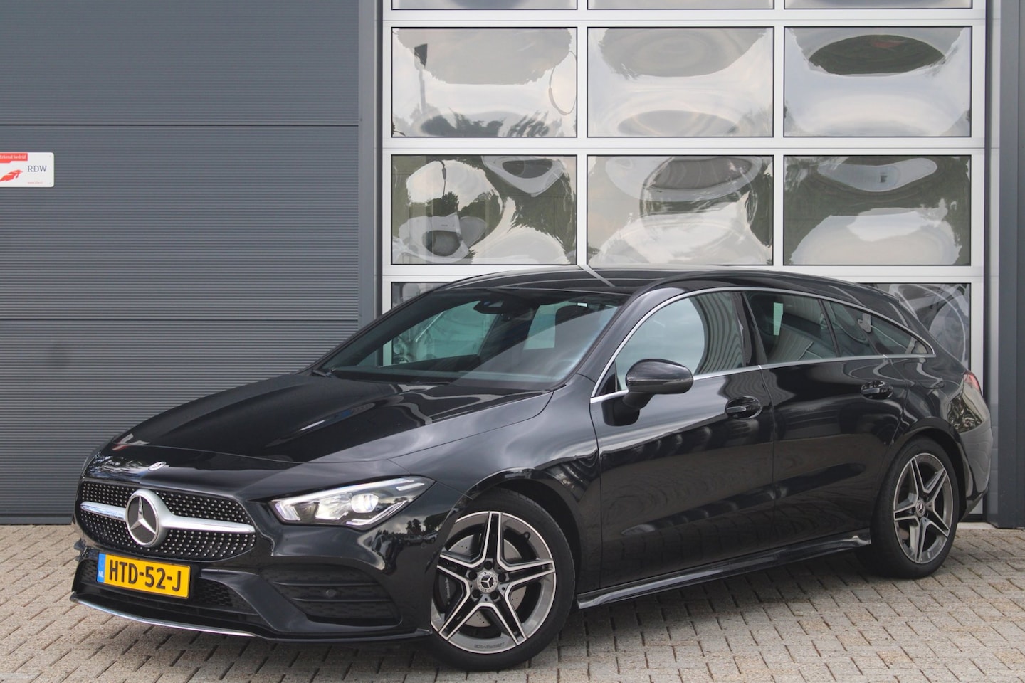 Mercedes-Benz CLA-klasse Shooting Brake - 200 AMG Line | Sfeer | Stoelverwarming | Blind spot - AutoWereld.nl