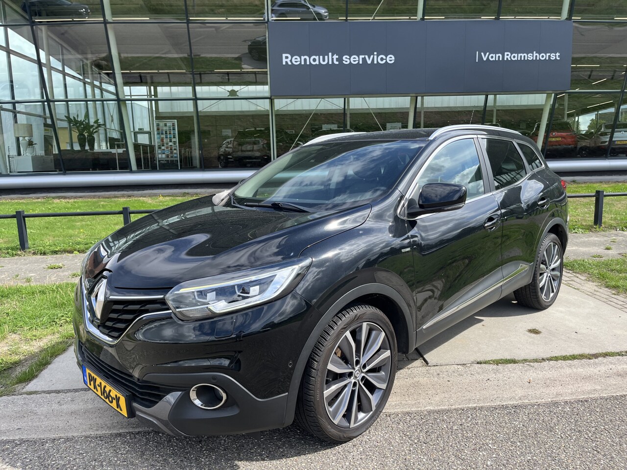 Renault Kadjar - TCe 130PK/ Bose / Automaat / Trekhaak /Dealer onderhouden/ Keyless / Lane assist / PDC 360 - AutoWereld.nl