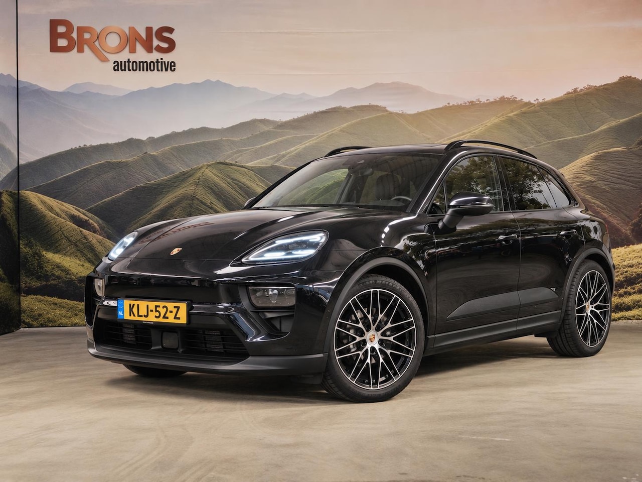 Porsche Macan - 100 kWh Spyder 22 inc l luchtvering l Pano l Matrix Led - AutoWereld.nl