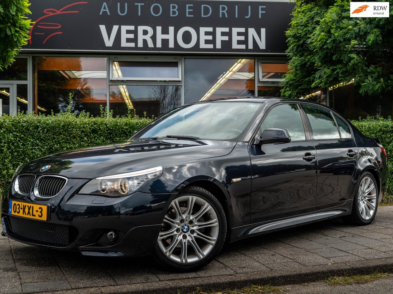 BMW 5-serie - 520i SPORT - M-PAKKET - AUTOMAAT - STOEL VERW - LEDER - PARK SENS - ORG NL - NAP !! - AutoWereld.nl