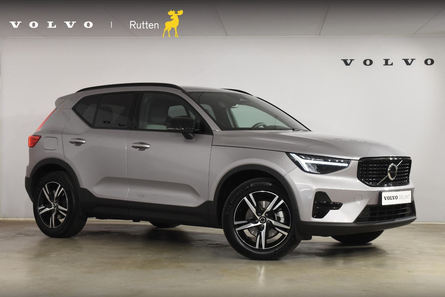 Volvo XC40 - B4 211PK Automaat Plus Dark / Adaptive Cruise control / Extra getint glas / Harman Kardon - AutoWereld.nl